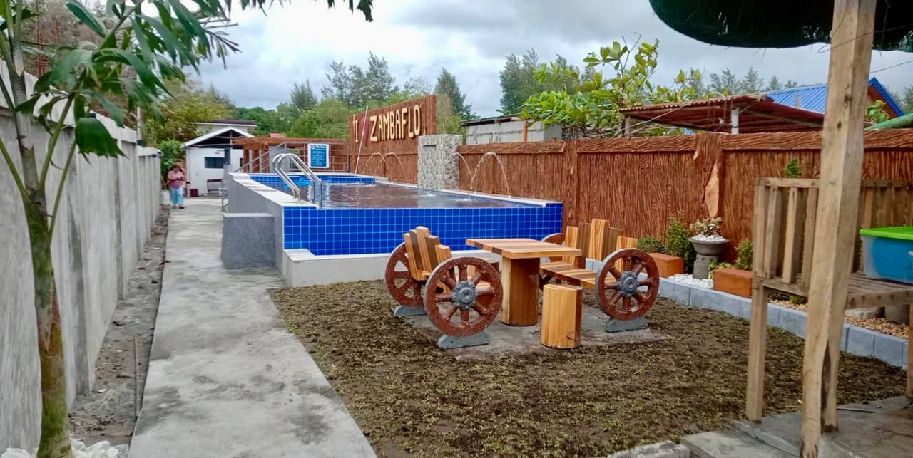 Breakfast Pool